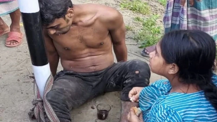 বাবা-কন্যার যে ভালোবাসায় কাঁদলো উজিরপুরের মানুষ