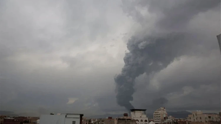 ইয়েমেনের রাজধানী সানায় শক্তিশালী বিস্ফোরণ