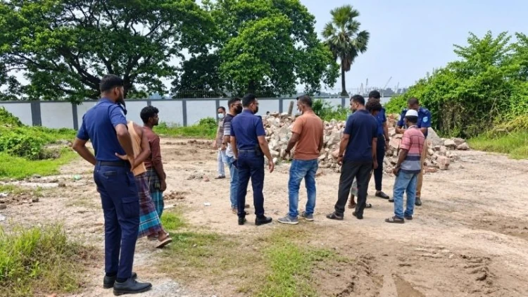 পলাশে সার কারখানার ভেতর থেকে লাশ উদ্ধার