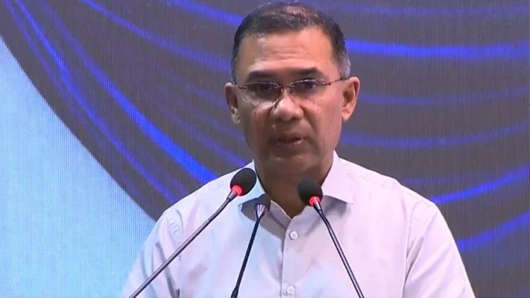 গুণী শিক্ষকদের ২ লাখ টাকা ও ক্রেস্ট দিয়ে সম্মানিত করলেন প্রধানমন্ত্রী