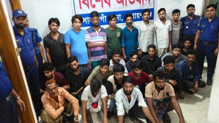 সোনারগাঁওয়ে দেশীয় অস্ত্রসহ ২৫ ডাকাত গ্রেপ্তার