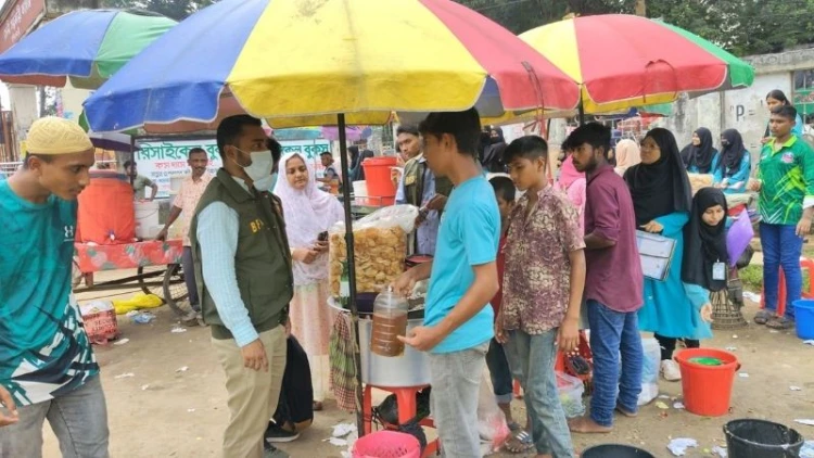 ফেনীতে খোলা খাবার বিক্রিতে জেলা প্রশাসকের কঠোর নির্দেশ