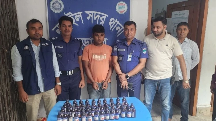 নড়াইলে প্রাইভেটকার থেকে মাদকসহ আটক ১