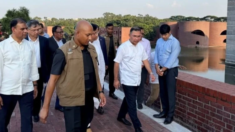 সংসদ ভবন পরিদর্শন প্রধানমন্ত্রীর, পরিচ্ছন্নতা ও সংস্কারের নির্দেশ