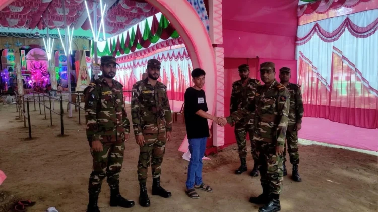 দীঘিনালা জোনের ৯টি পূজামণ্ডপে সেনাবাহিনীর বিশেষ নিরাপত্তা টহল