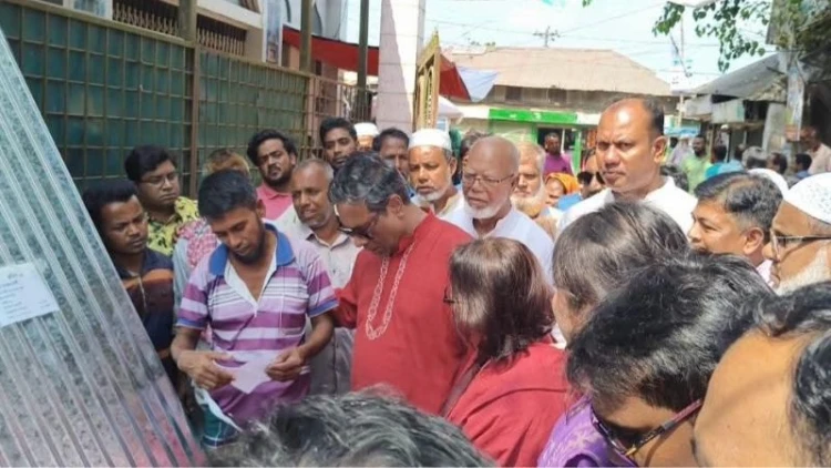 শাহজাদপুরে নদীভাঙনে ক্ষতিগ্রস্তদের মাঝে ঢেউটিন ও অর্থ বিতরণ