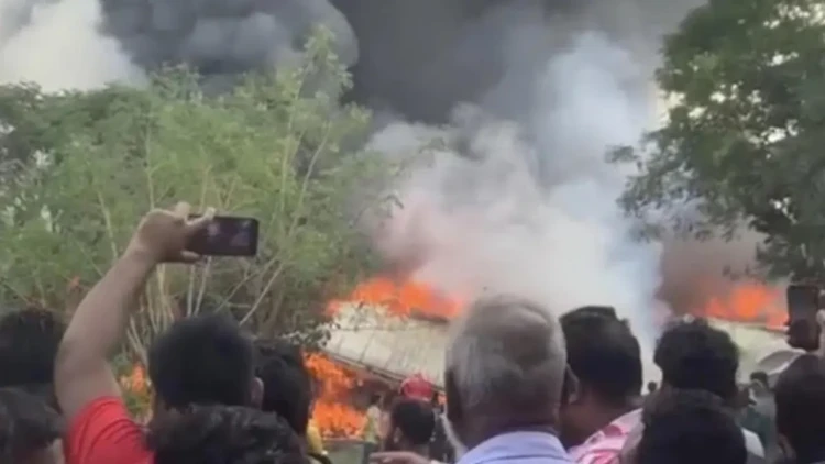 গাজীপুরের সুপ্রিম গার্মেন্টসের গোডাউনে ভয়াবহ আগুন