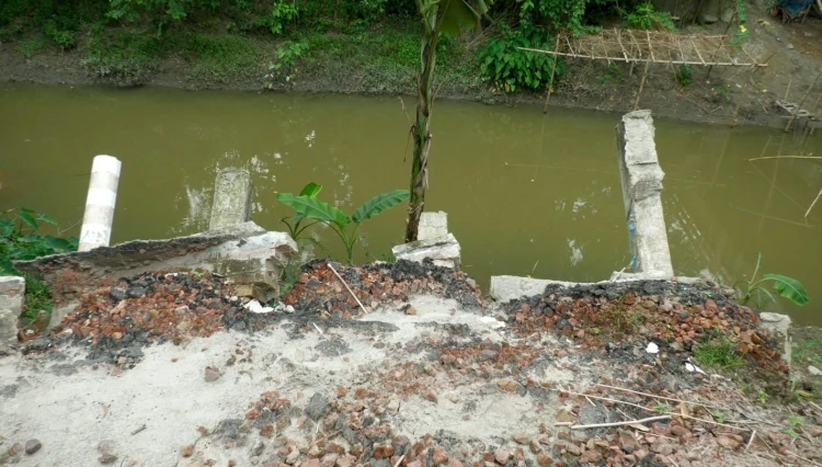 জামালপুরে কোটি টাকার পুনঃখনন খাল ৬ মাসেই ধস