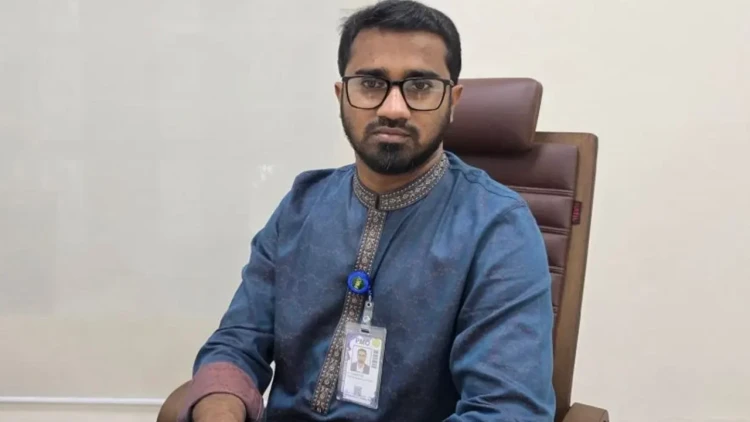 একটি দলের প্রধান নেতা চুমু দেওয়ার সংস্কৃতি চালু করেছেন: রাশেদ খাঁন