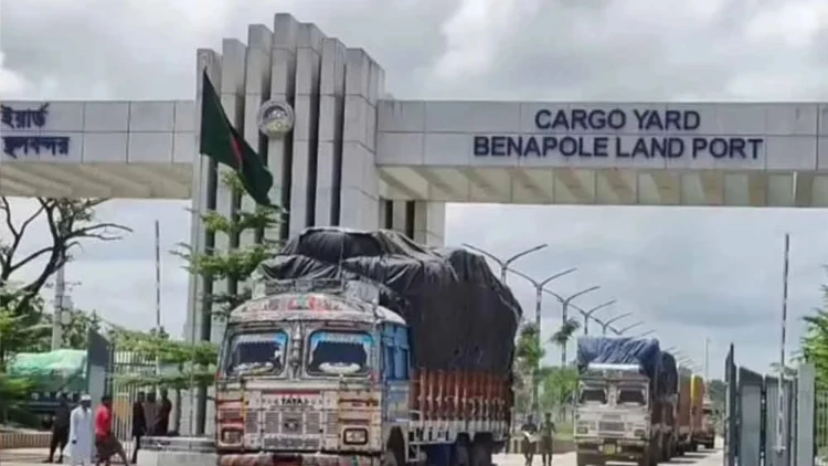 টানা ৯ দিন ছুটি শেষে বেনাপোল বন্দর দিয়ে আমদানি-রপ্তানি পুনরায় শুরু