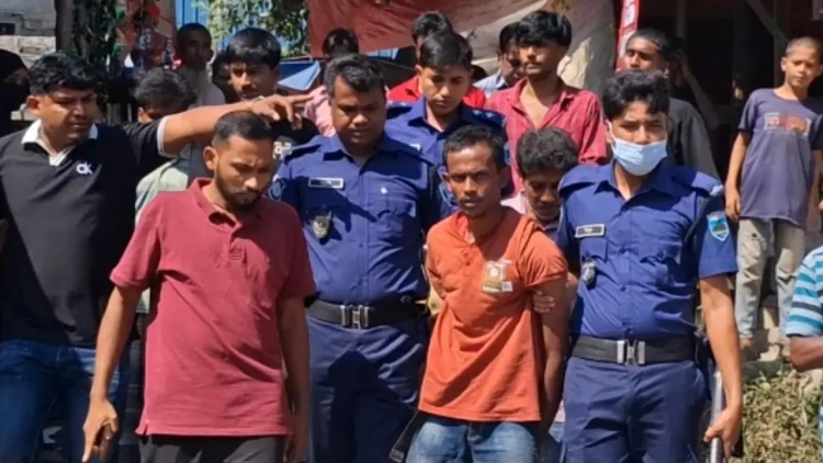 ট্রেনের ছাদে যাত্রীকে মারধর ও ছিনতাই:আটক ১