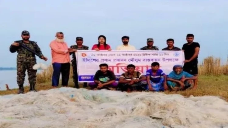 ইলিশের নিষেধাজ্ঞা অমান্য করায় বরিশালে ৫৩৬ জেলেকে জরিমানা
